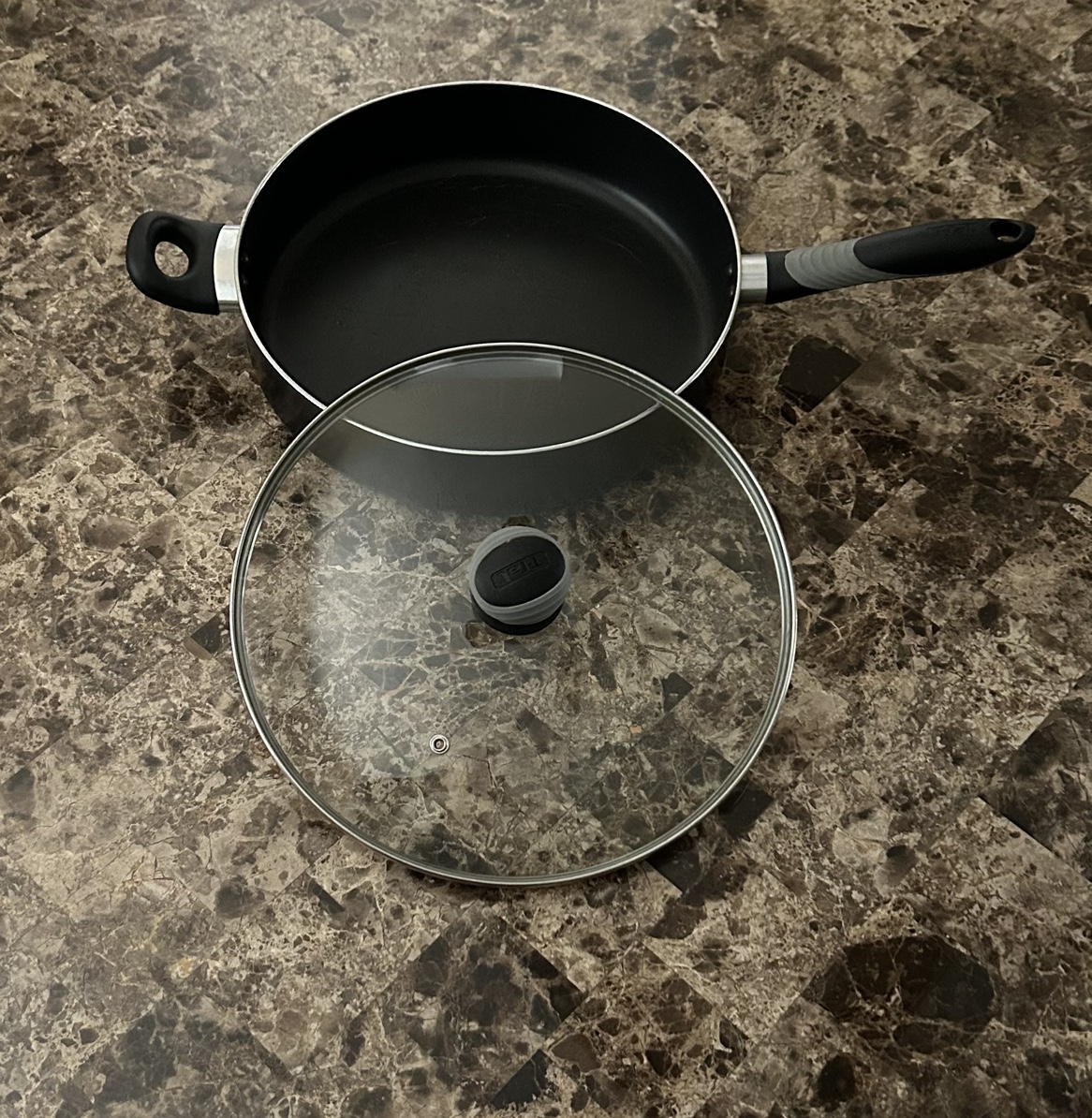Large Pan with Lid 🥕 thumbnail