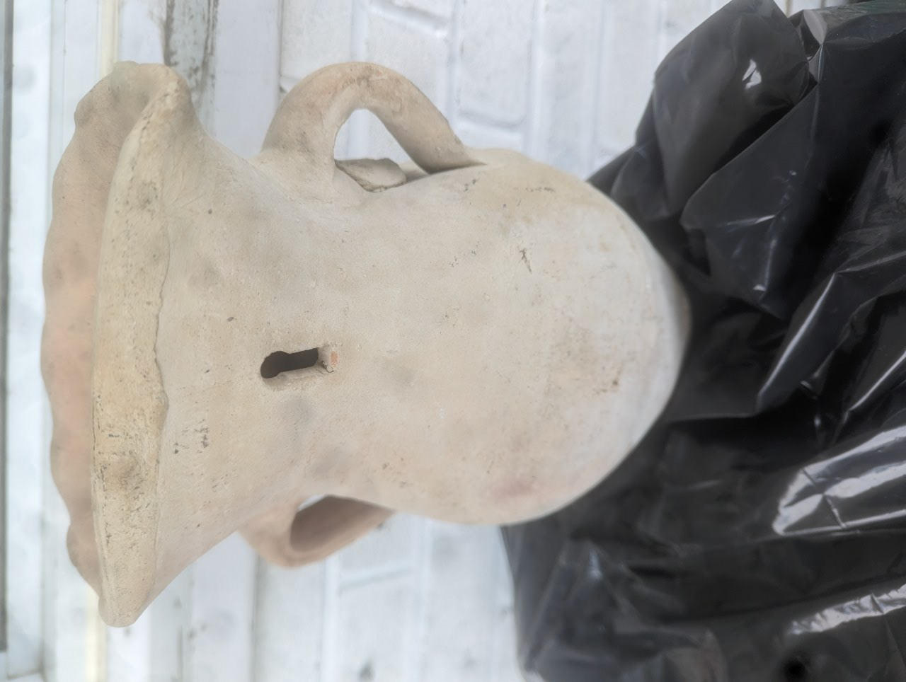 Heavy clay outdoor wall planter image indicator(2)