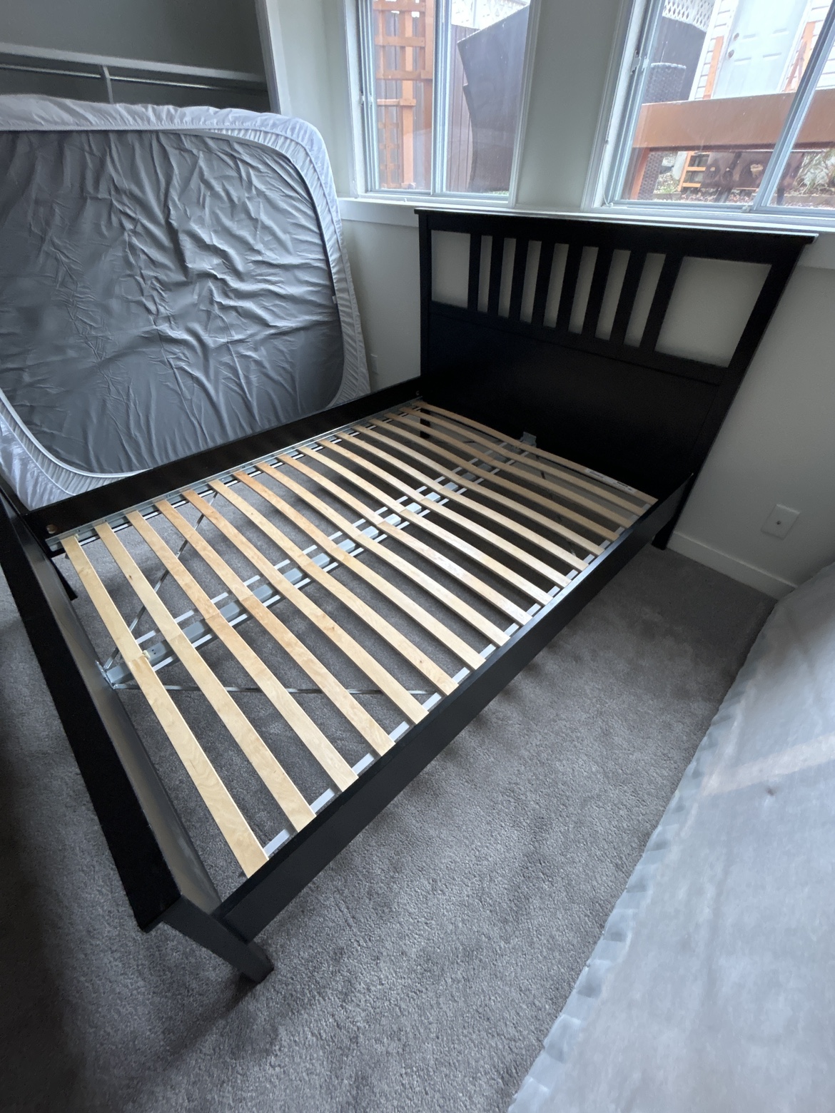 Queen bed frame - photo 2