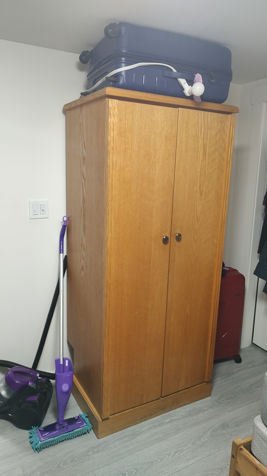 wardrobe / armoire