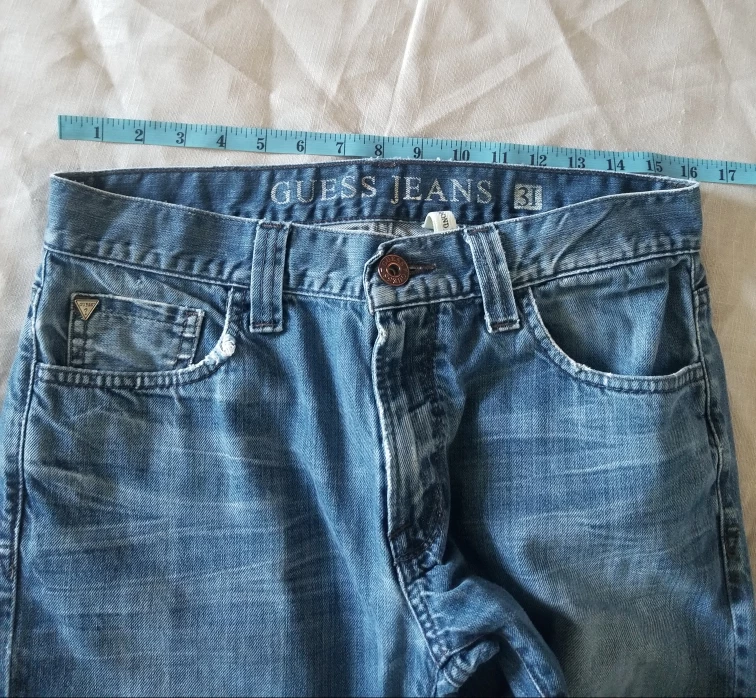 GUESS Men's Relaxed Fit Jeans Size 31 image indicator(2)