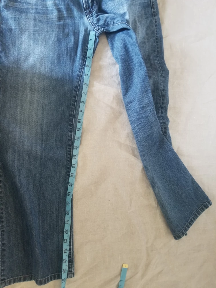 GUESS Men's Relaxed Fit Jeans Size 31 image indicator(8)