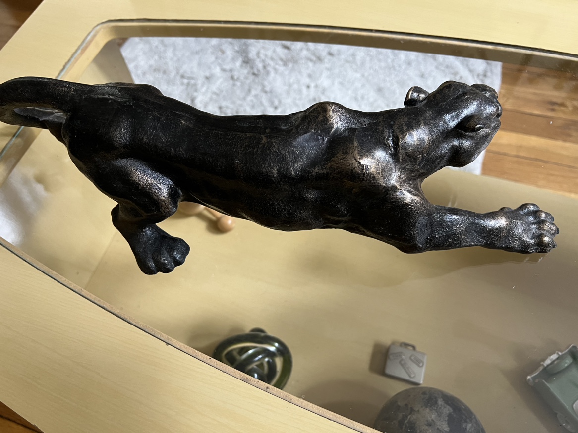 Black cast iron panter hunting statue 13 lbs image indicator(2)