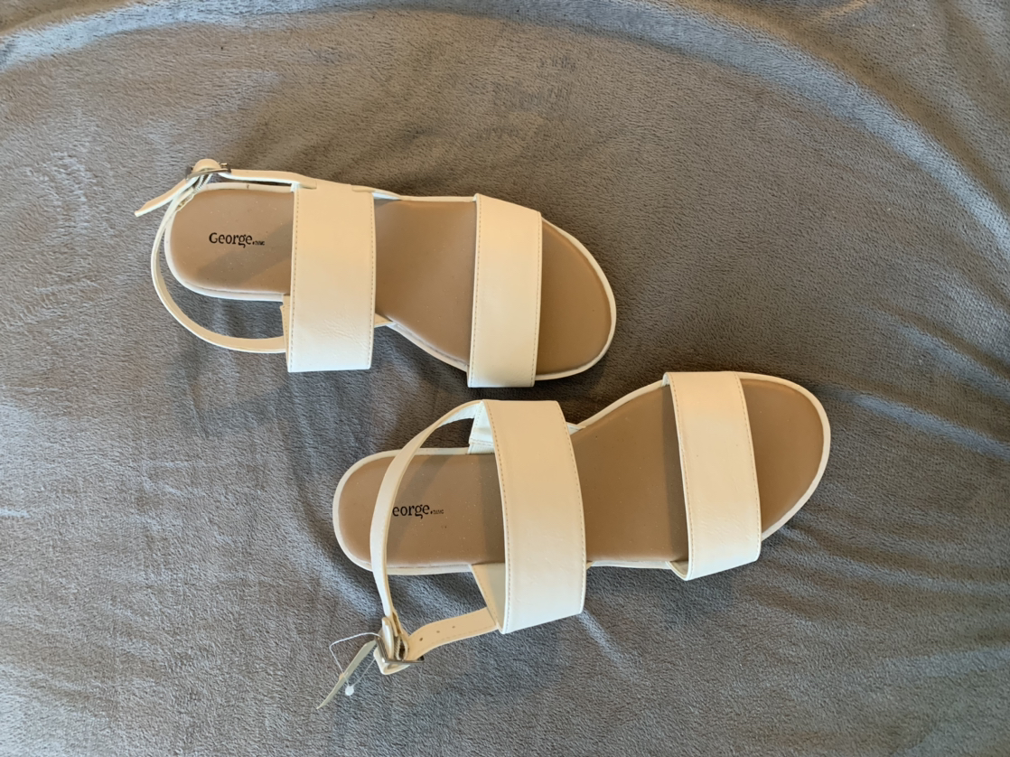 Sandals *NEW* thumbnail