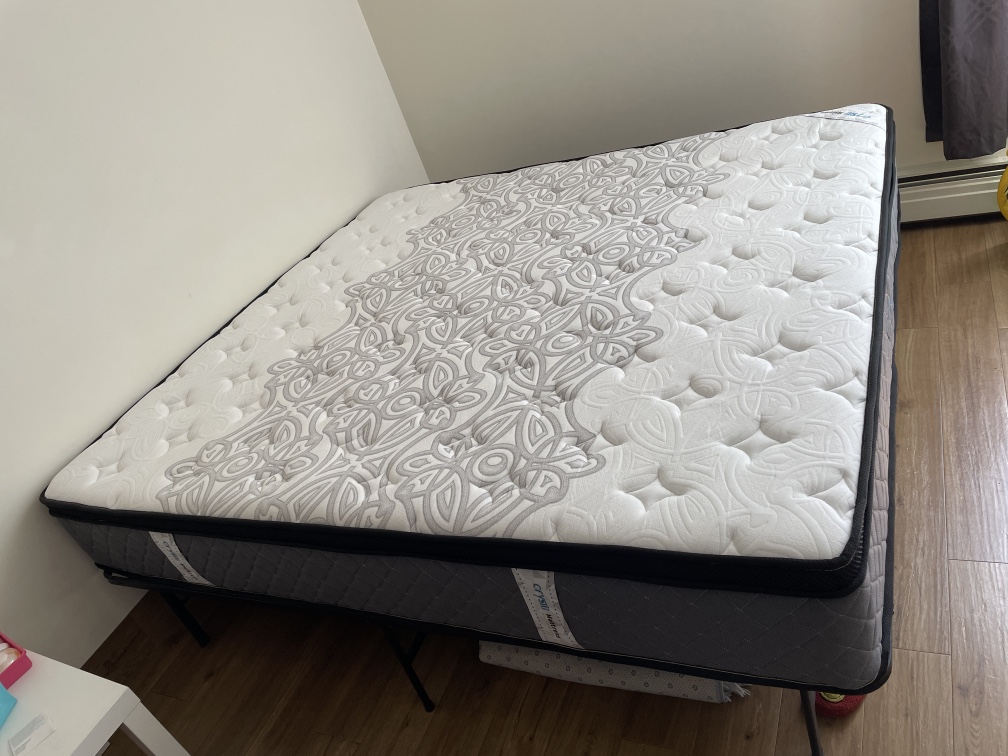 Crystli King size 12 inch mattress/ memory foam/ hybrid - photo 4