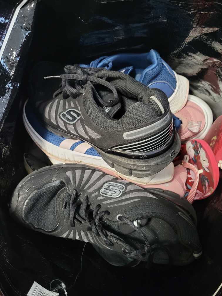 Free shoes and sandals thumbnail