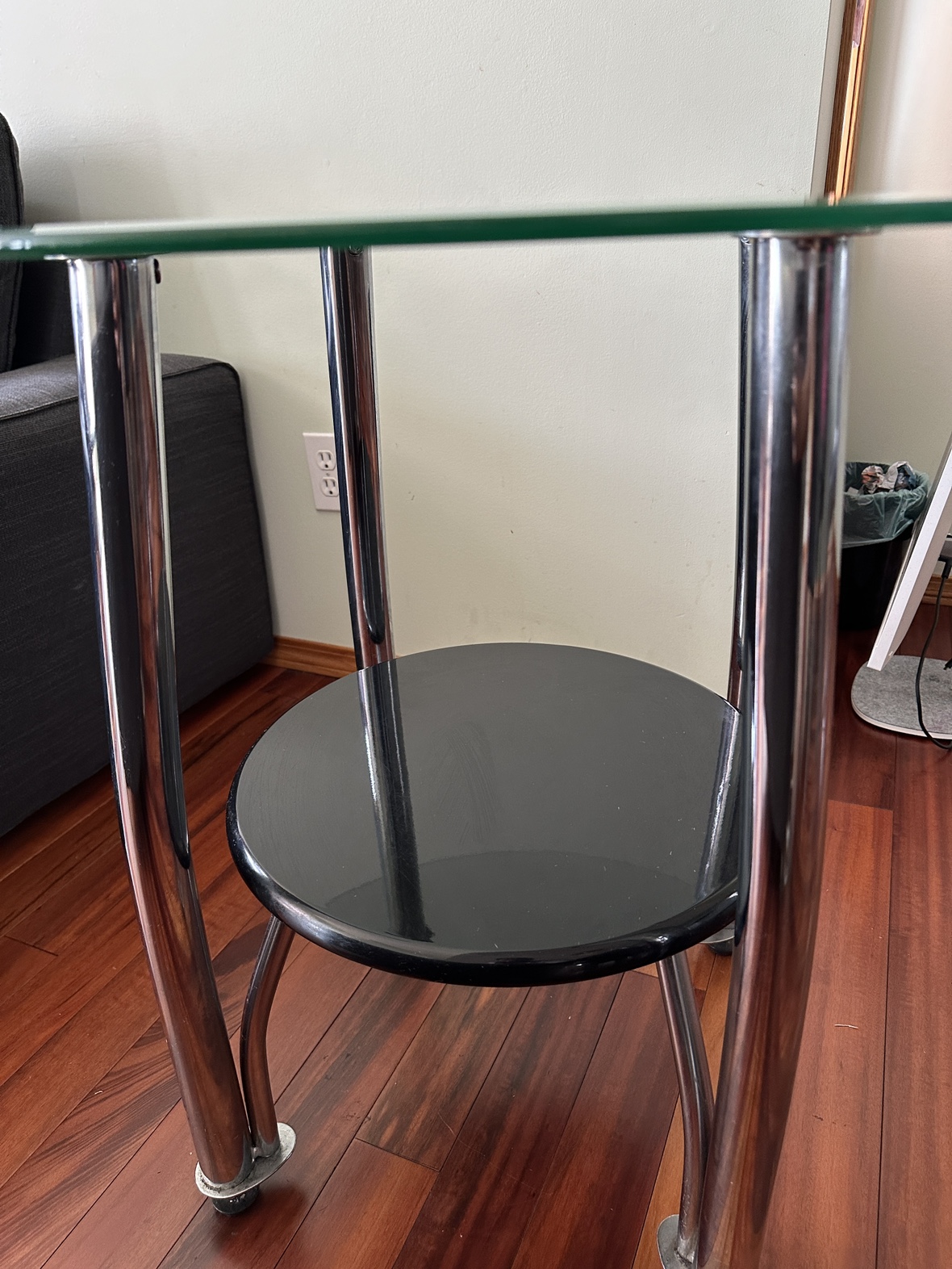Pair of round glass tables in good condition. For sale! - photo 3