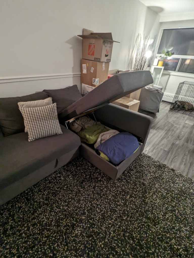 Pull out couch available. - photo 2