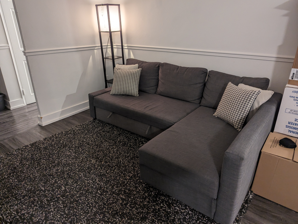 Pull out couch available. - photo 3