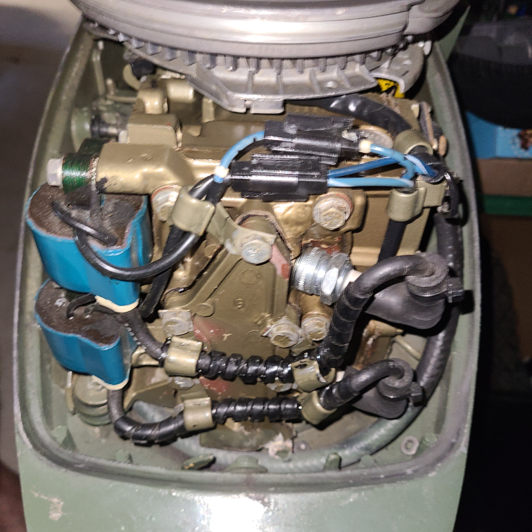 Johnson 9.9 Outboard Engine - 2 Stroke-  1975 - photo 4