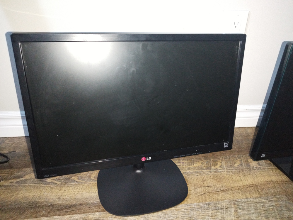 monitors and accessories - photo 2