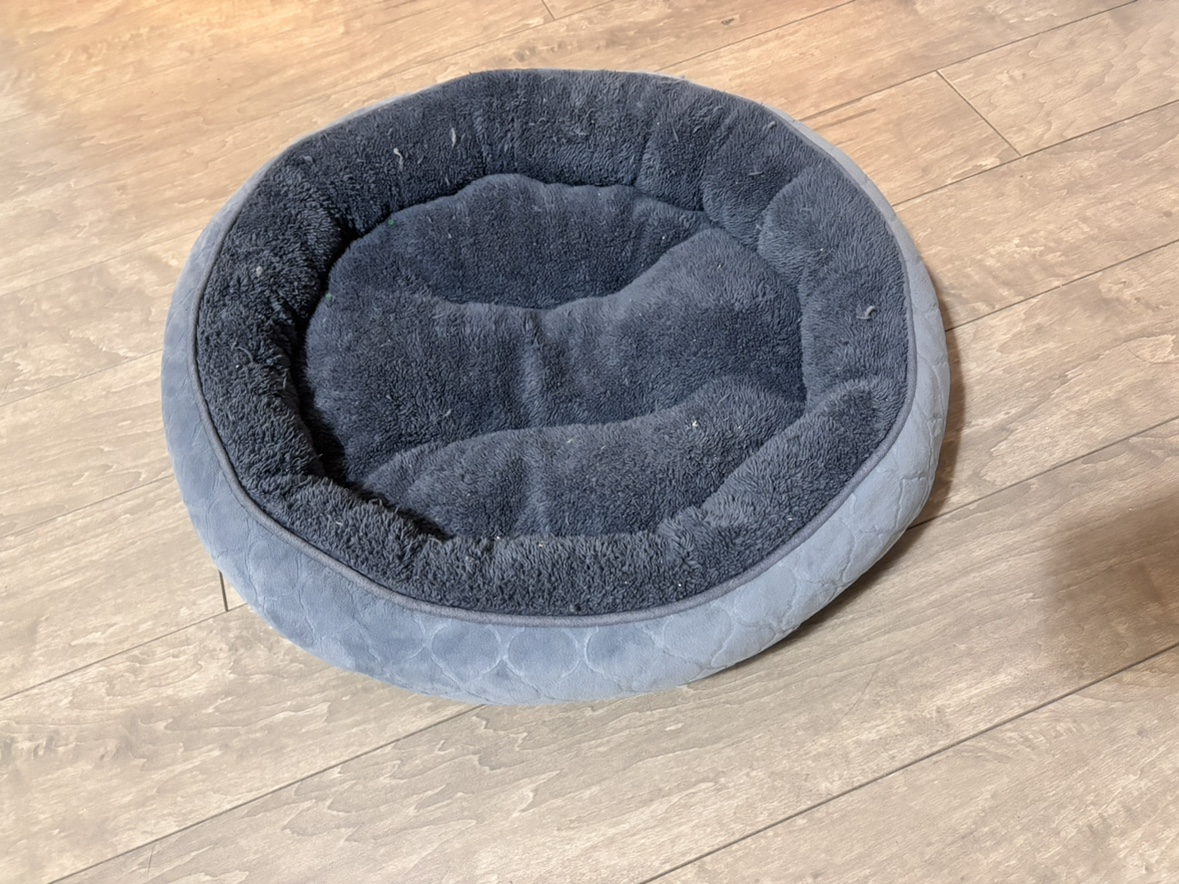 Cat litter box and bed - photo 2