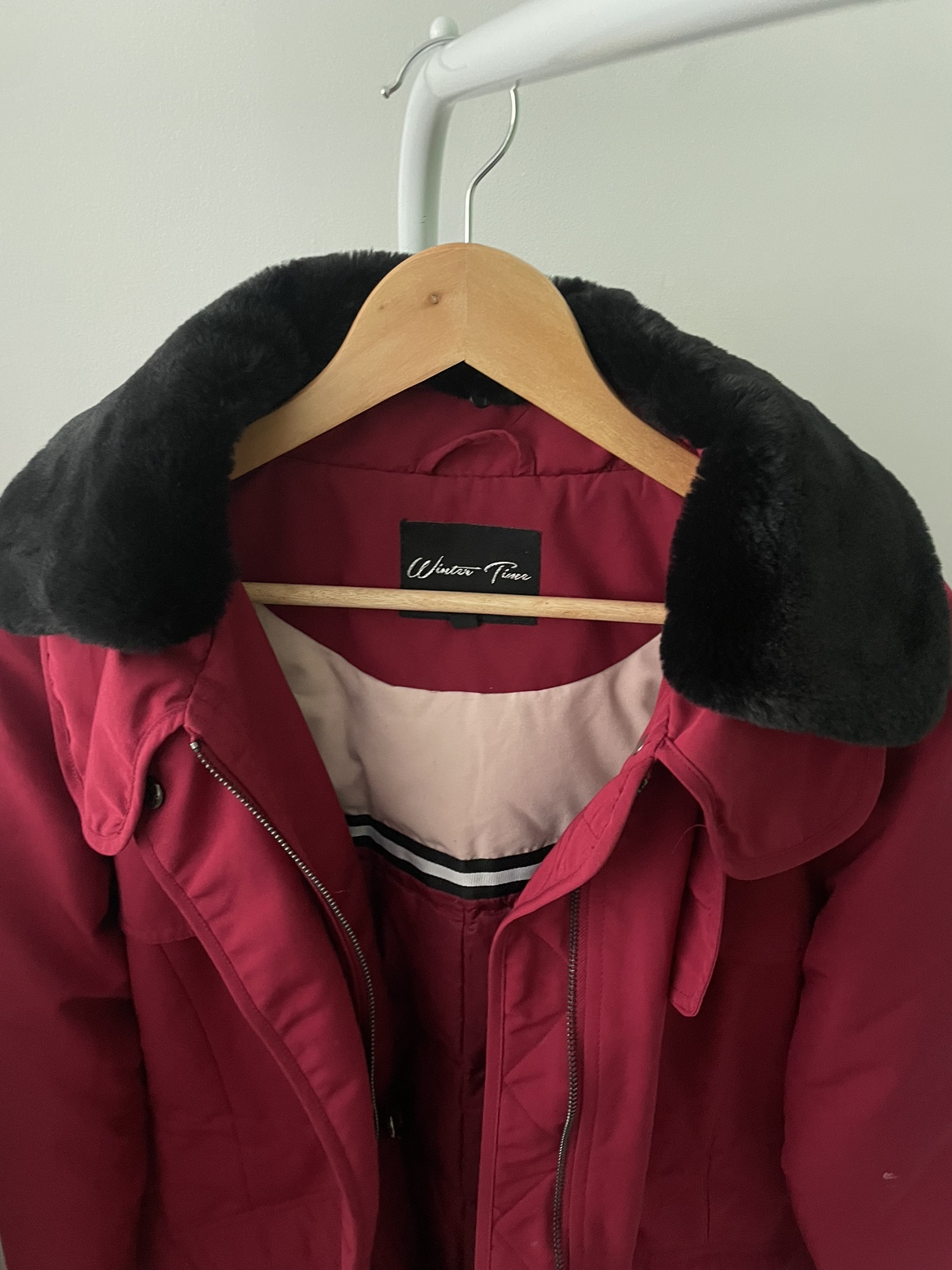 Women’s winter parka: barely worn and good as new - photo 3