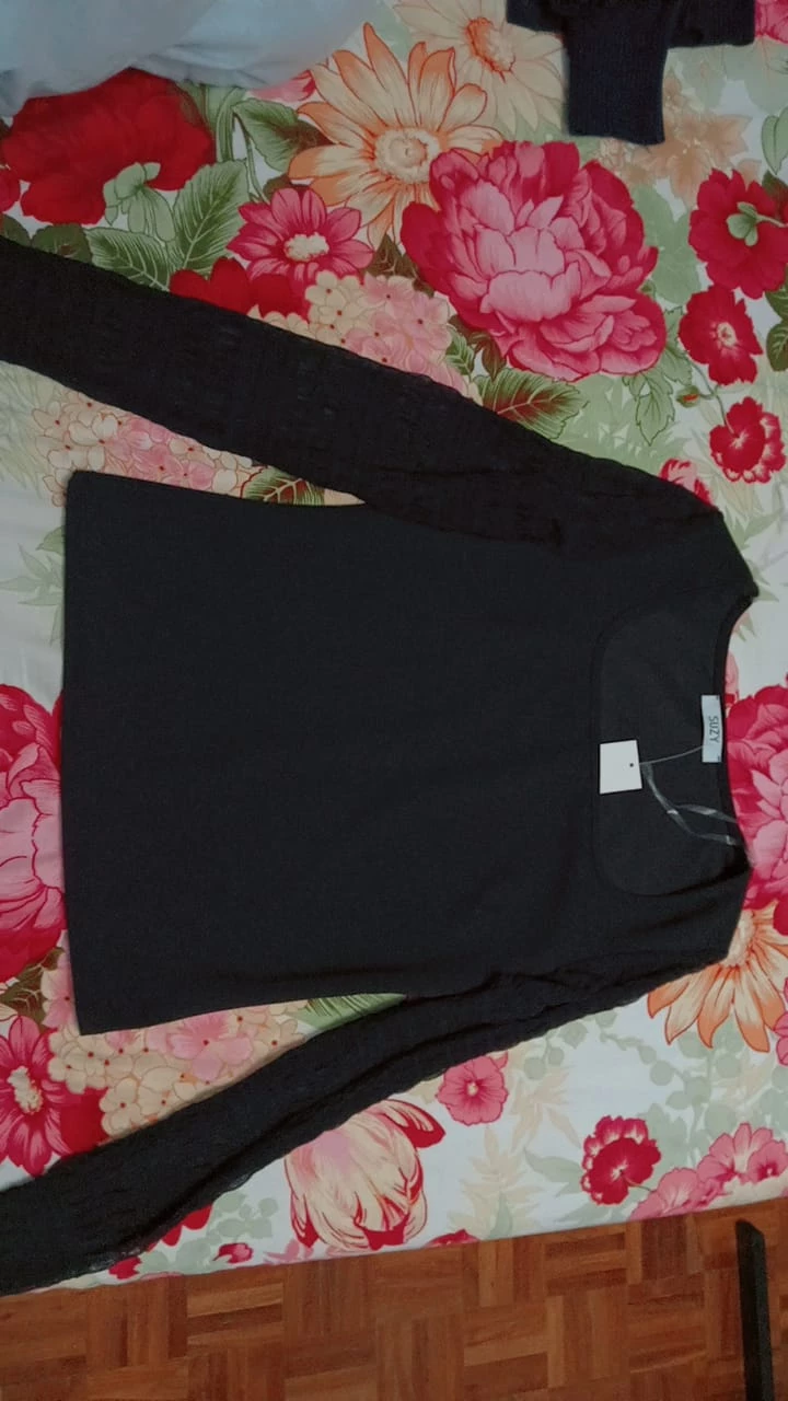 Brand New Suzy mesh sleeve and wide neck top - photo 2