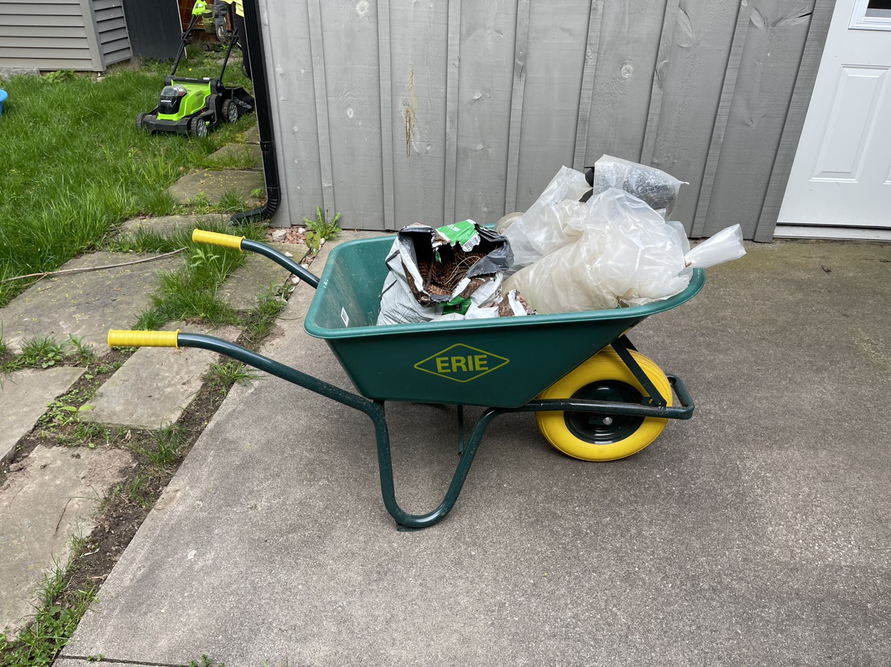 Wheelbarrow - photo 2