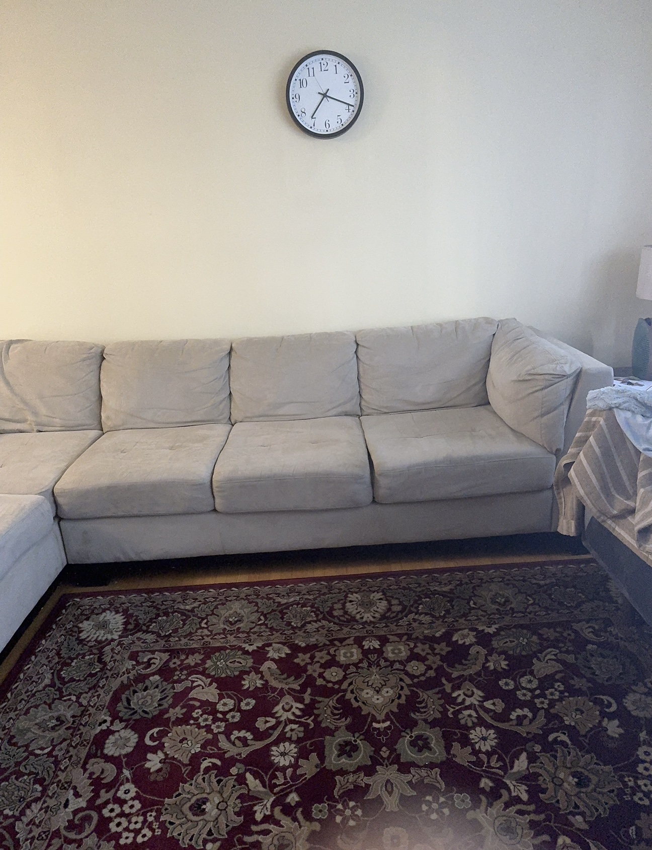 L shape sofa for sale 4 years old - photo 2