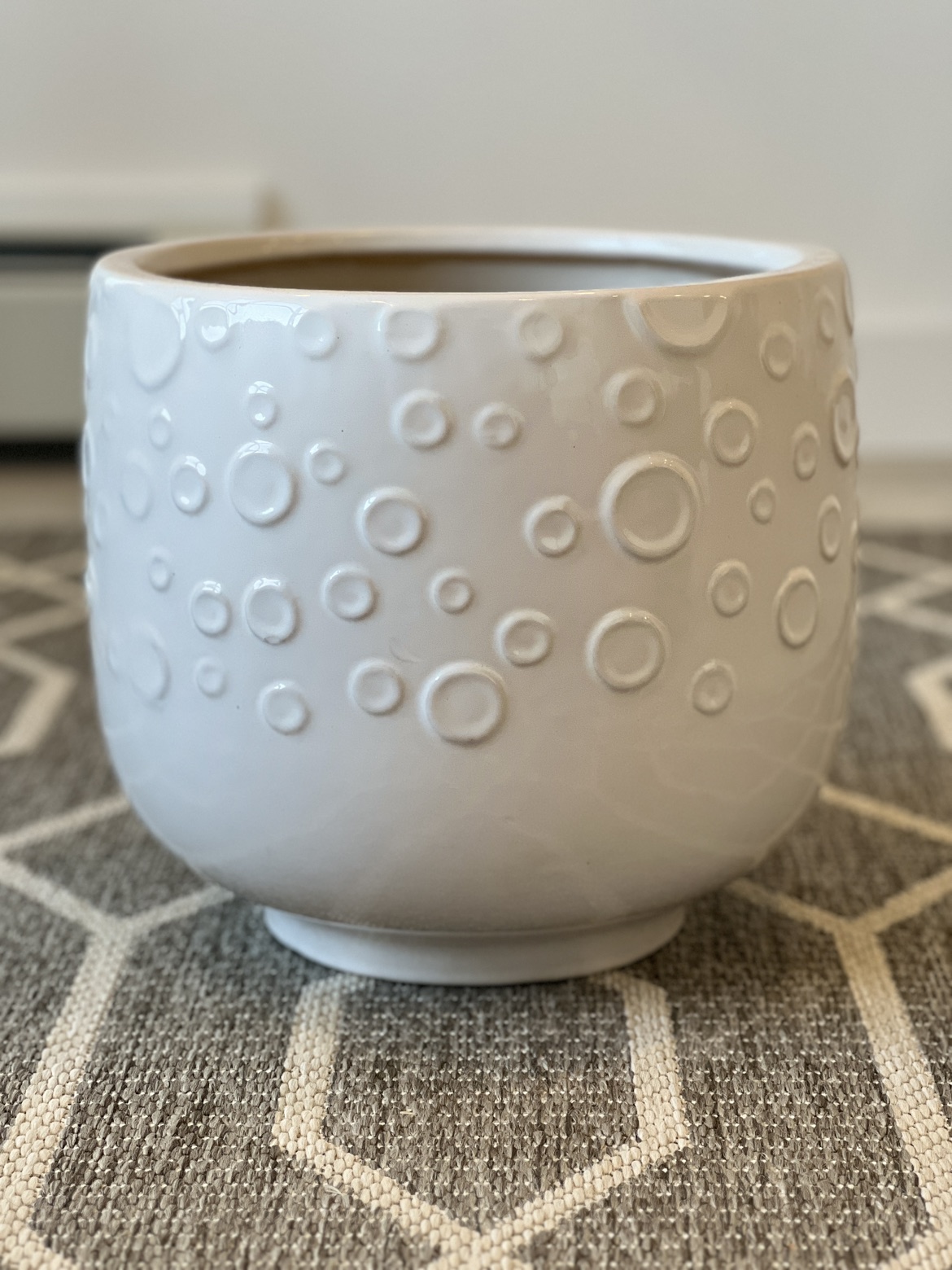 Large white plant pot (25cm Diameter)