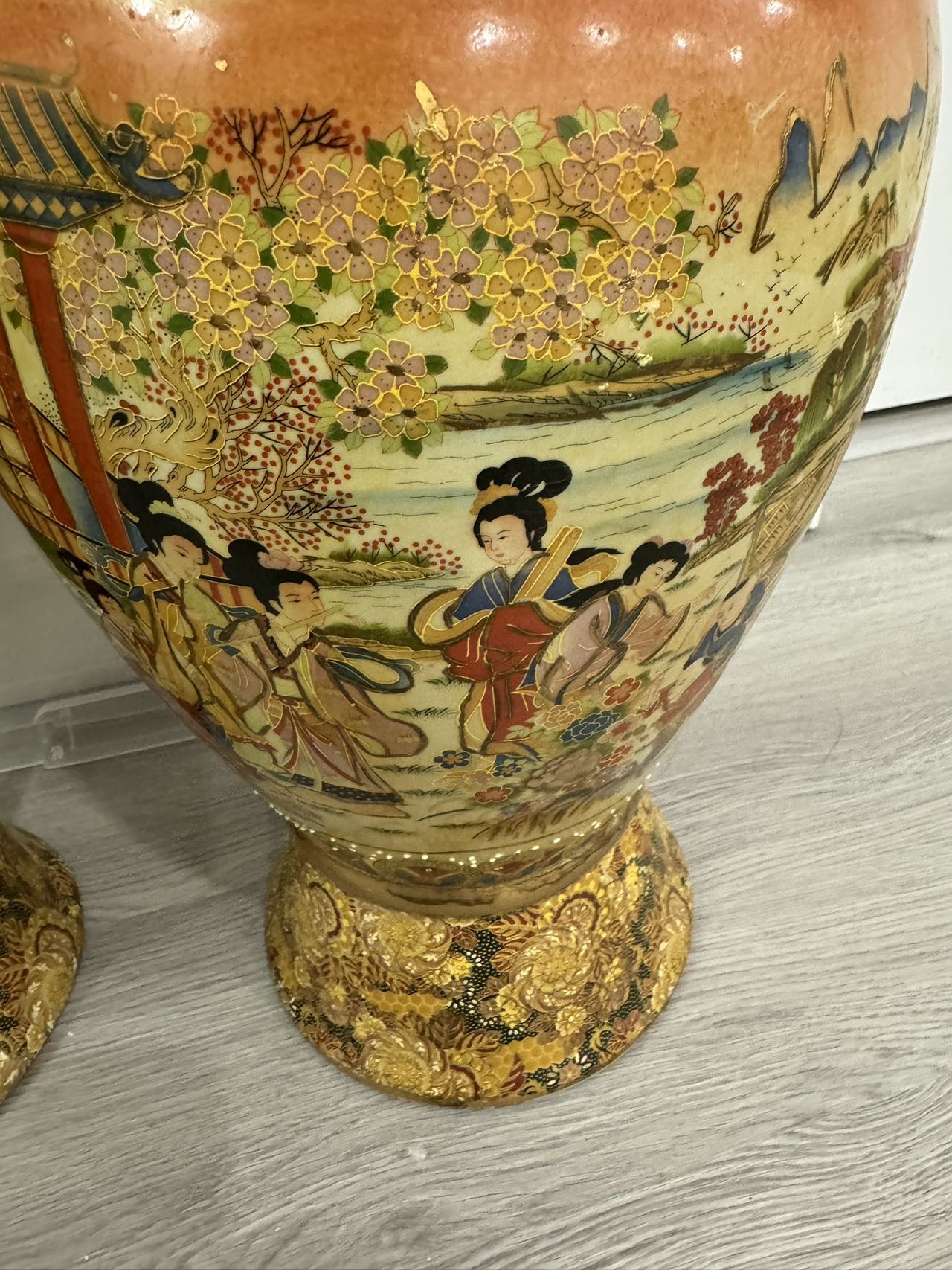2 Large Decorative vases - photo 2