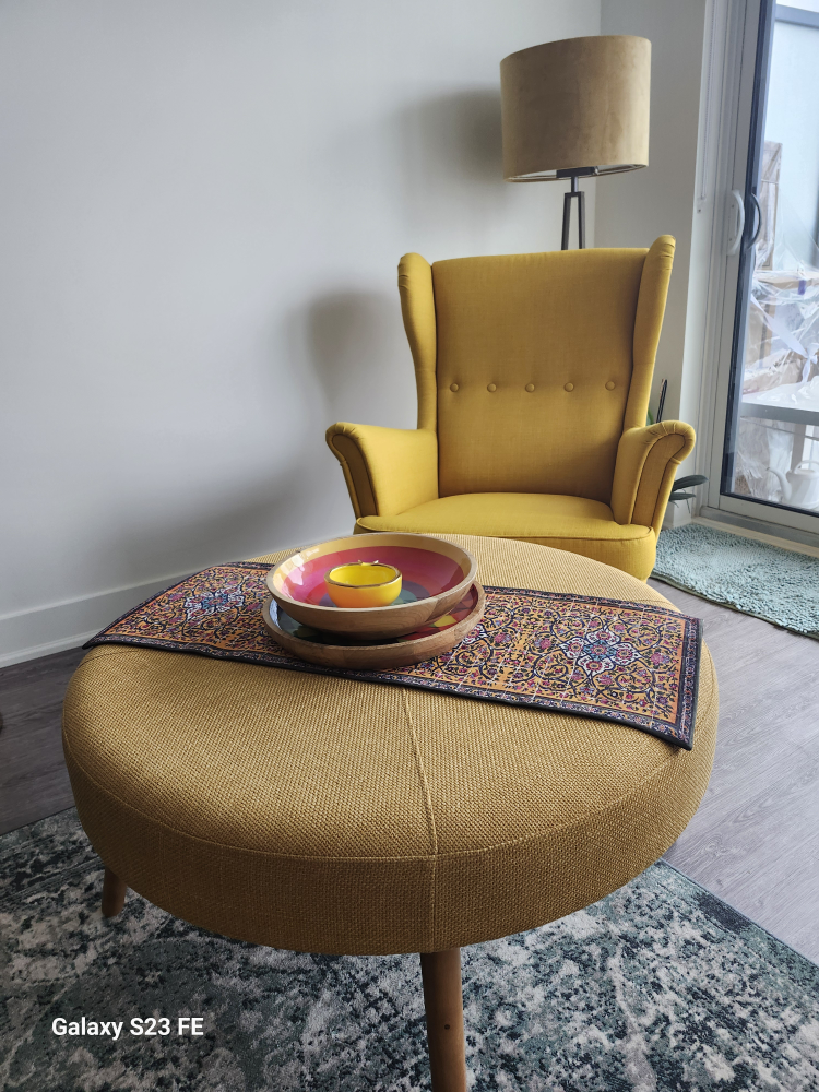 Pretty yellow  armchair+Coffee table image indicator(2)
