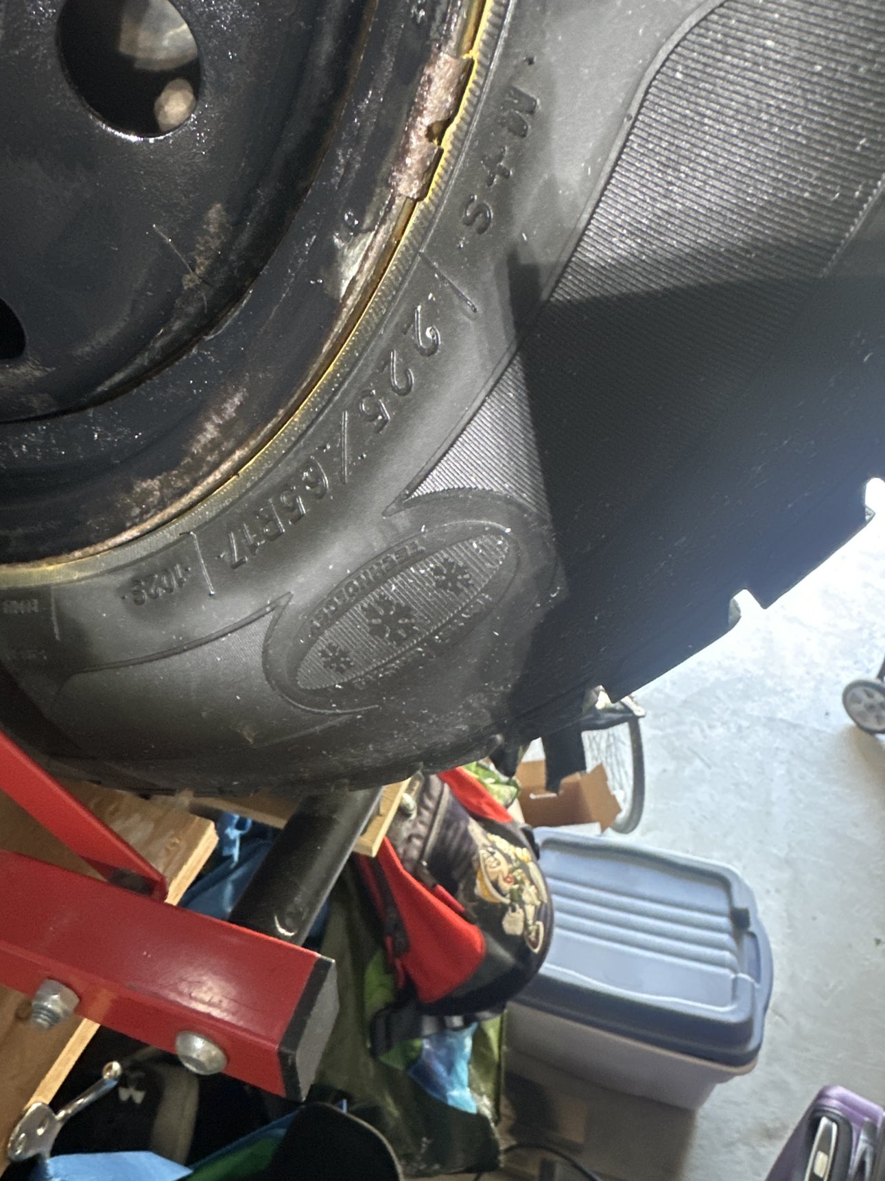 Winter tires for jeep Cherokee 225/65-R17 image indicator(3)