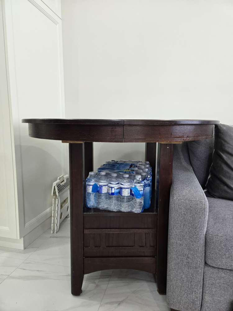 Table and Chair set image indicator(2)