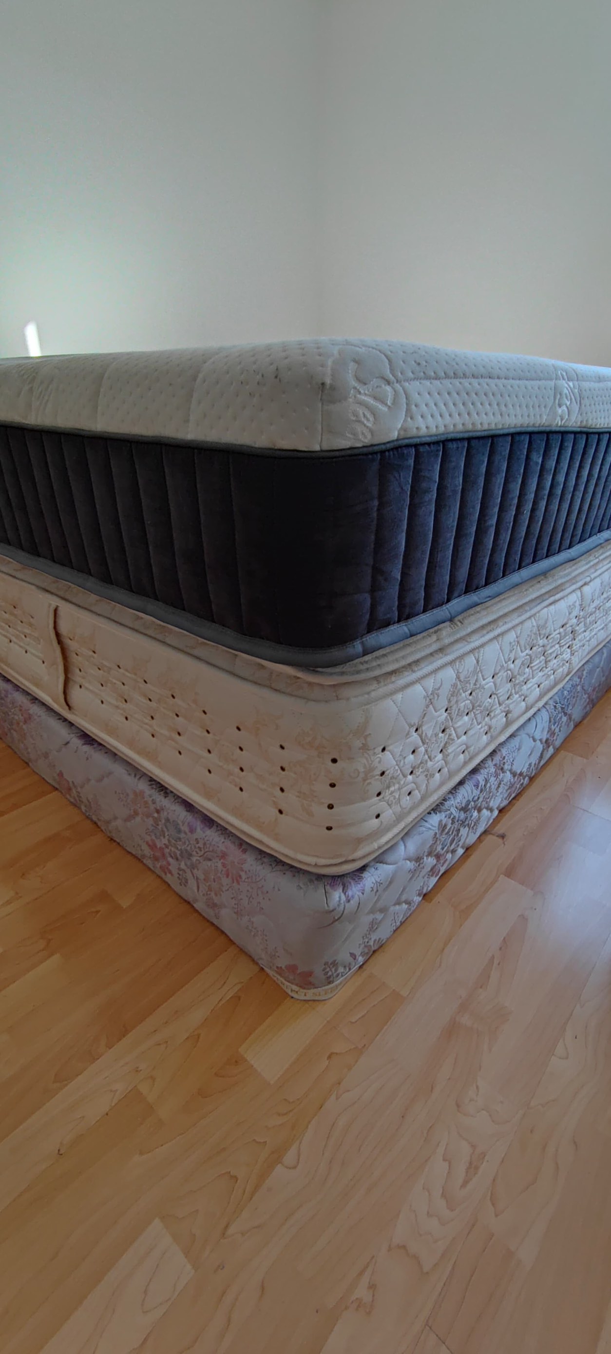 Queen size mattress - photo 2