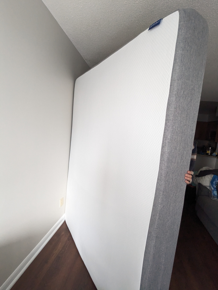 Amazon queen size foam mattress 99% new thumbnail