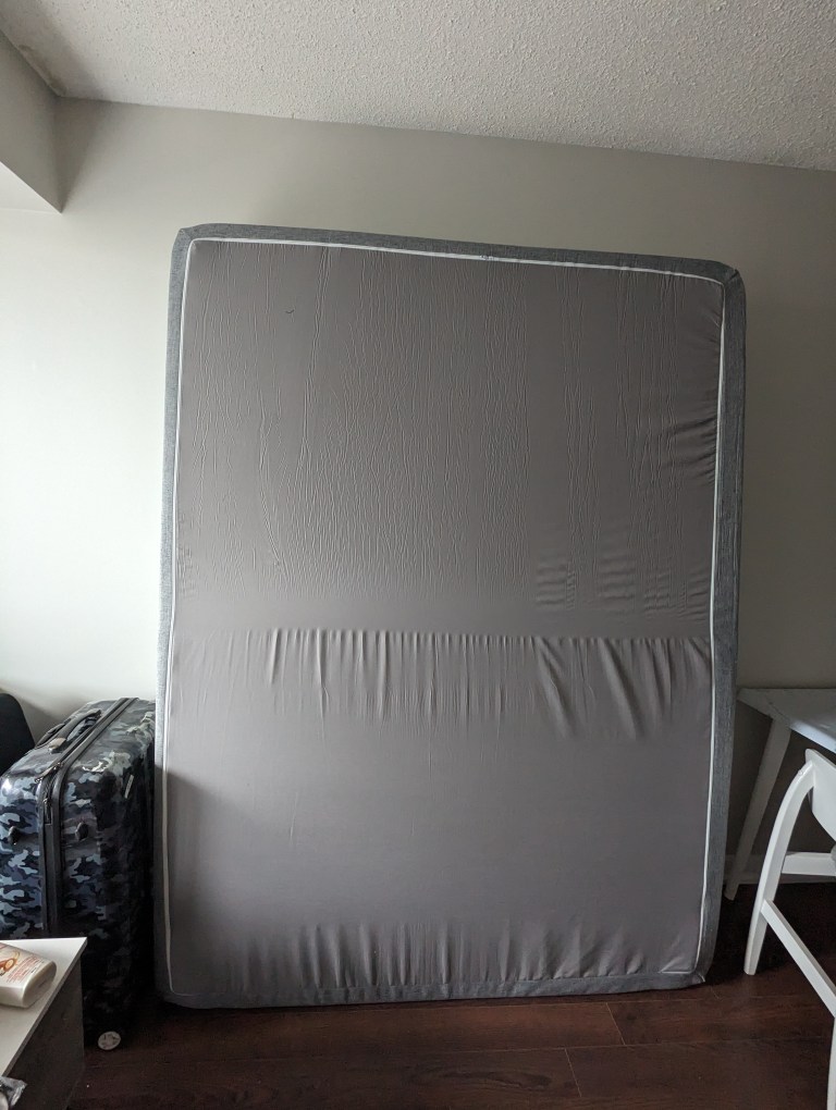 Amazon queen size foam mattress 99% new - photo 2