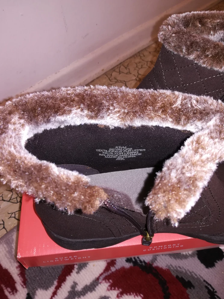 NEW in box Women's Easy Spirit Boots, dark brown, size 8.5 image indicator(3)