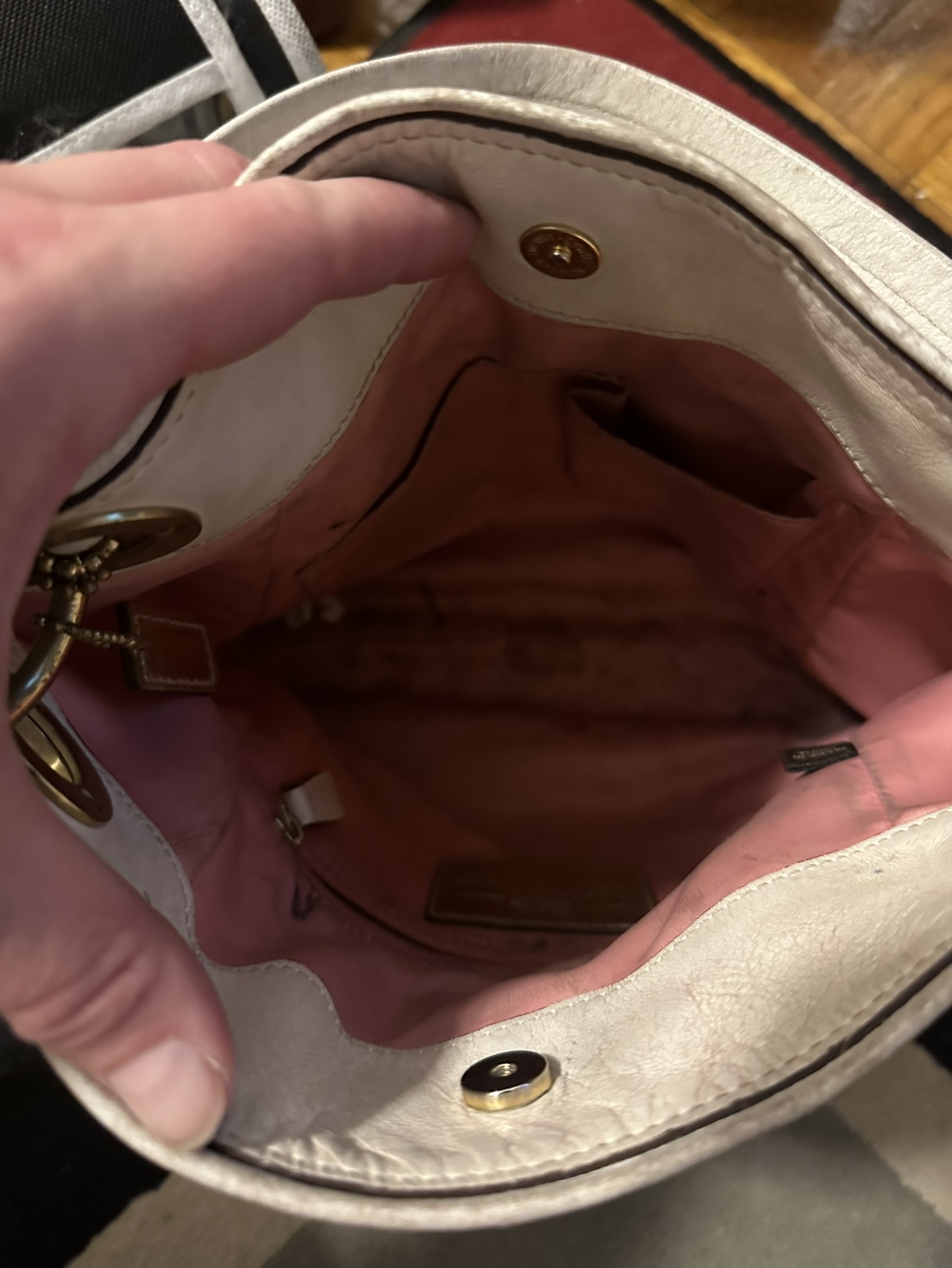 Coach bag image indicator(3)