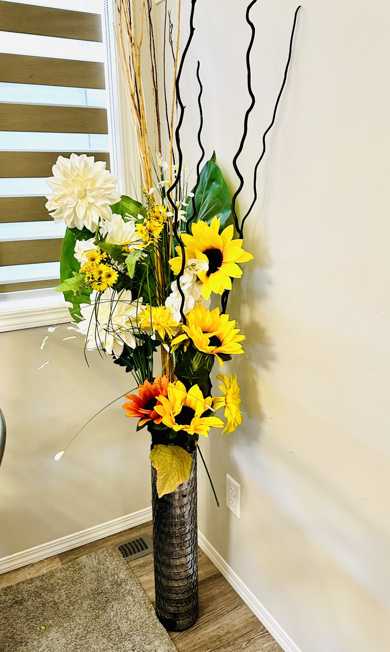 Beautiful Floor flower vase with flower set thumbnail