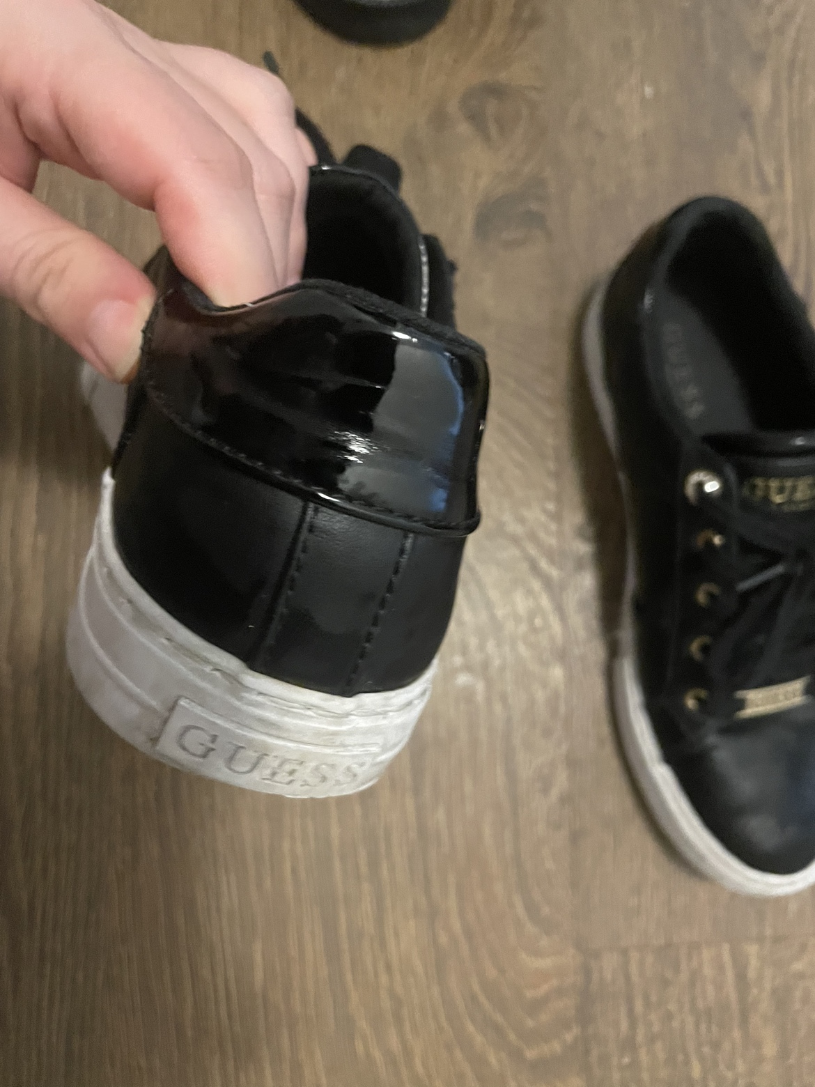 Guess Sneakers size 9 image indicator(4)