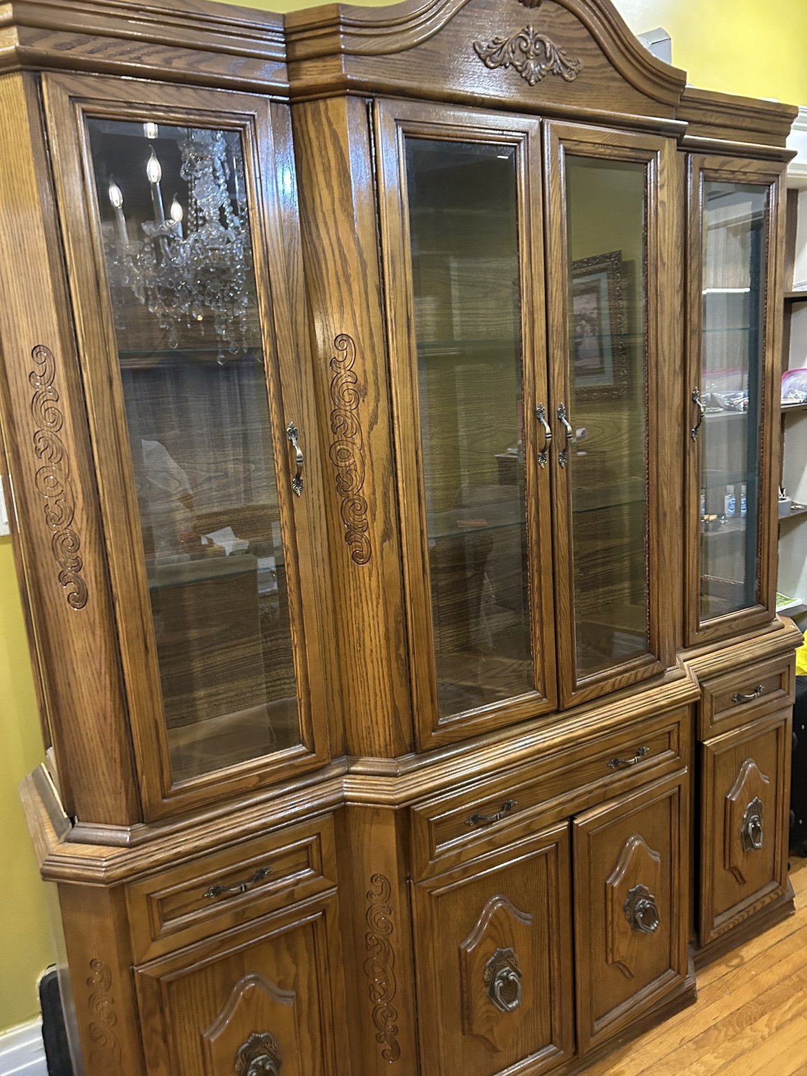 Free glass cabinet