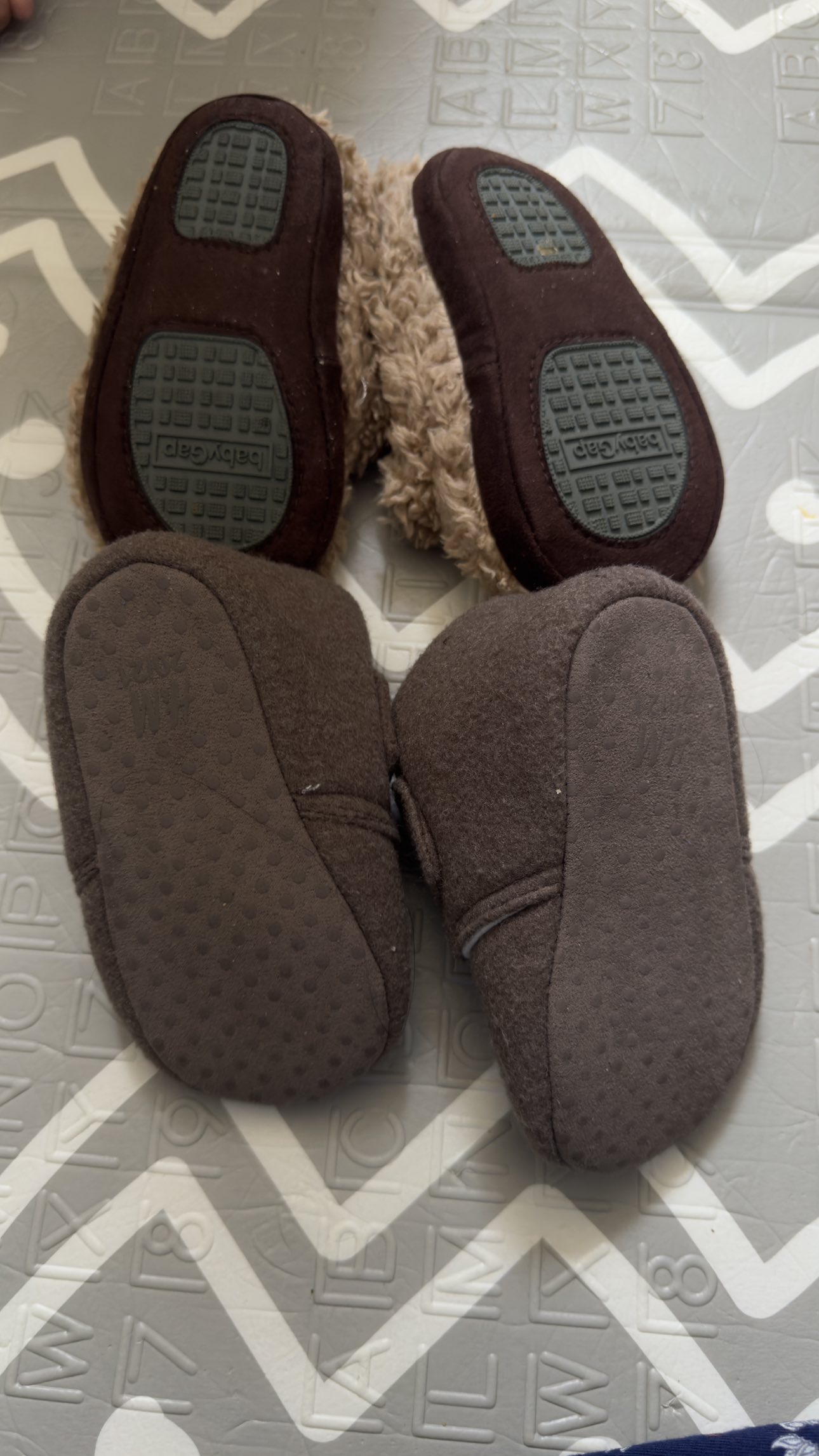 Moving sellBaby winter shoes/ slippers image indicator(2)