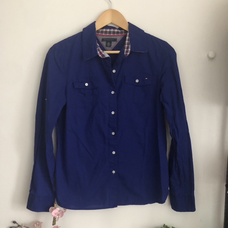 Women’s Fitted Blouses thumbnail