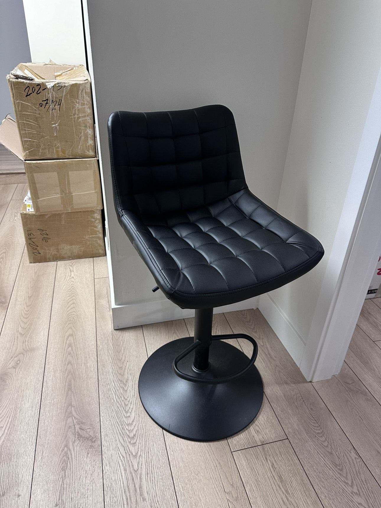 2 black bar stool