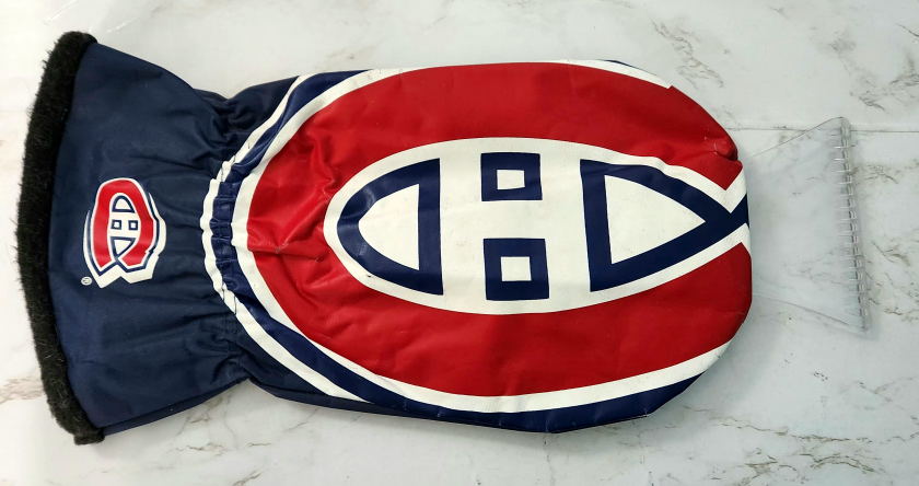 #freecycle NHL Canadiens Ice Scraper Mitt thumbnail