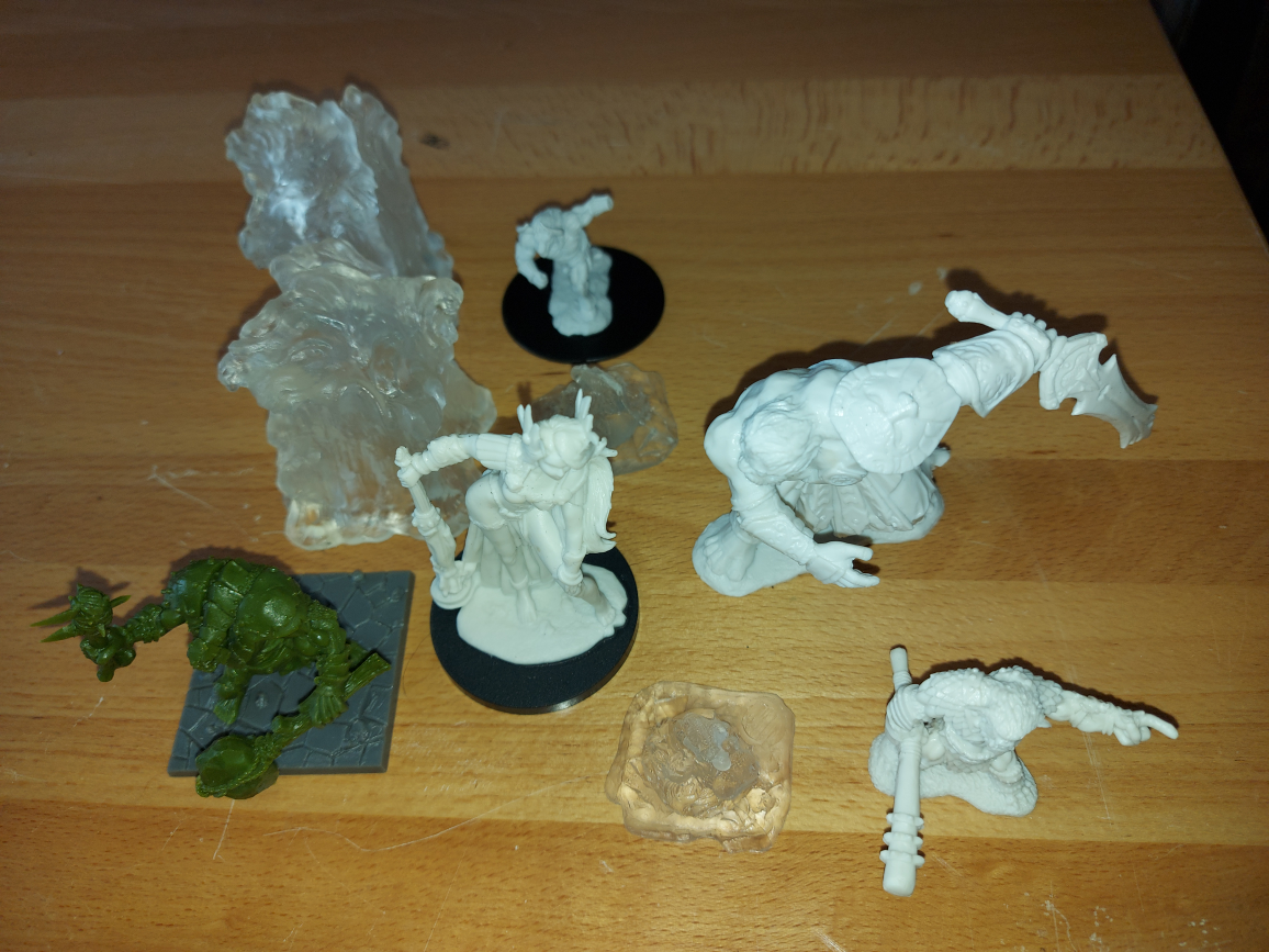 Dungeons and Dragons miniature lot, unpainted image indicator(3)
