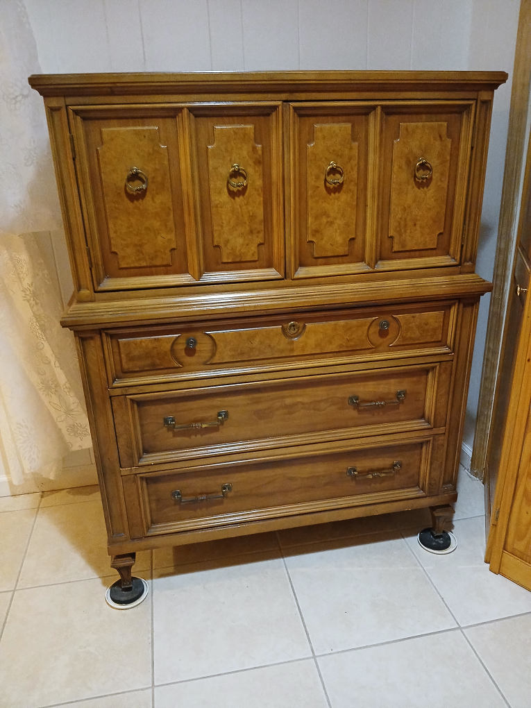 Dresser