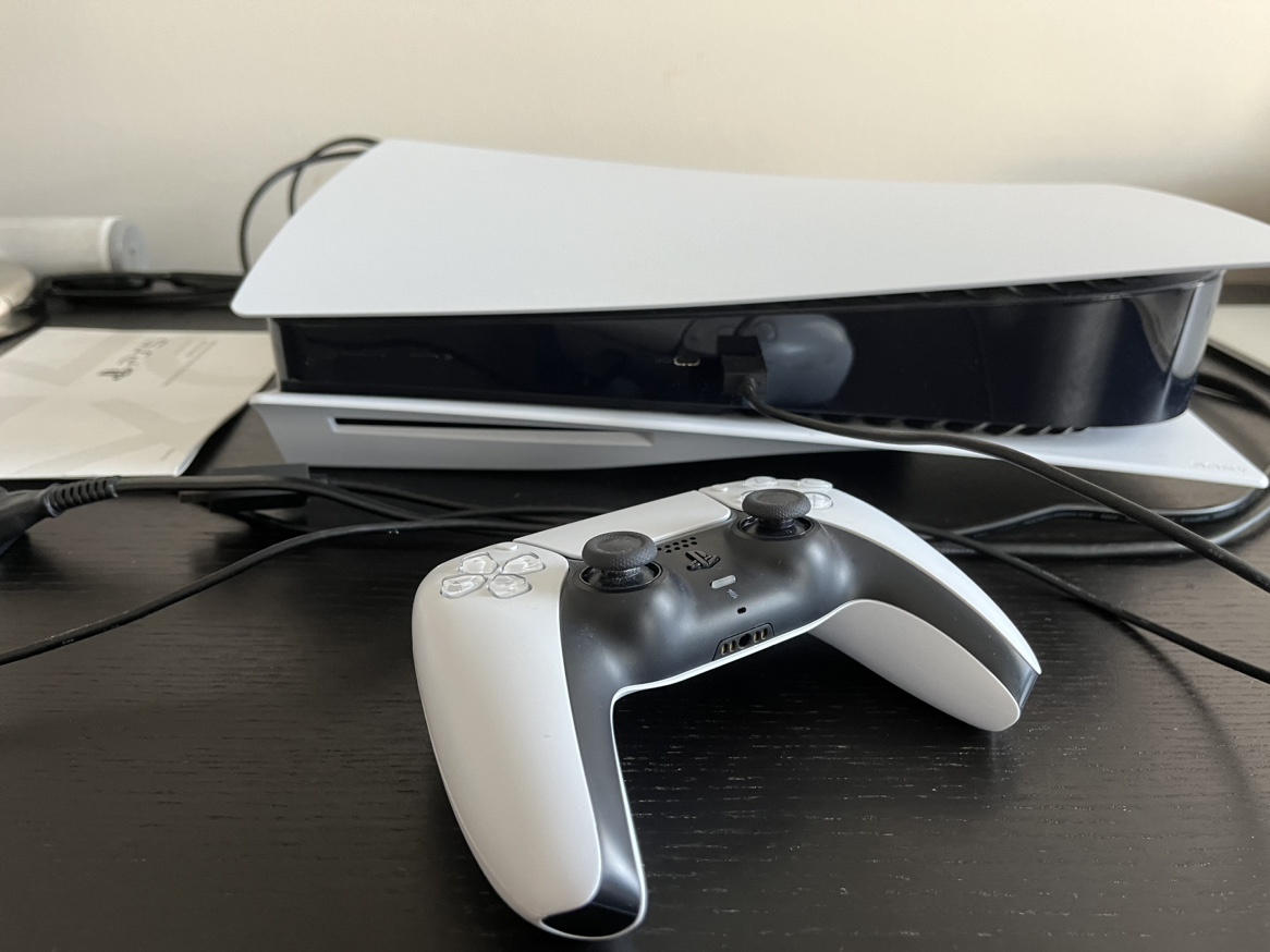 PS5 DISC VERSION - PS5 CONTROLLER - FIFA 22 - photo 3