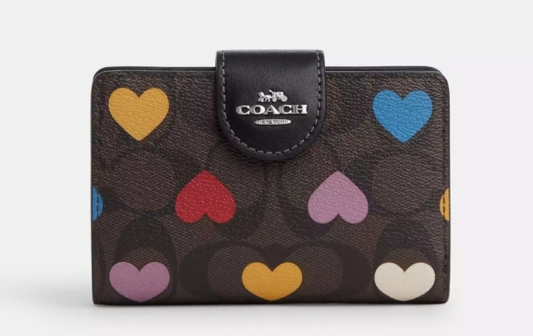 Medium Corner Zip Wallet In Signature Canvas With Heart Print