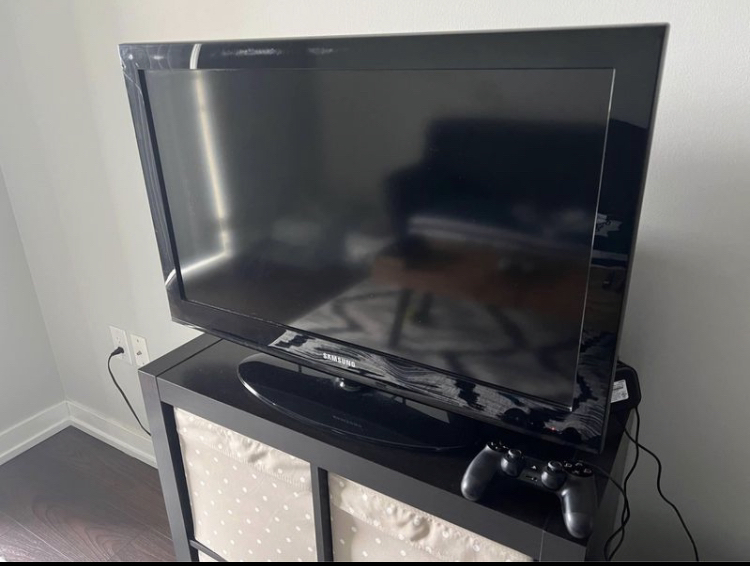 Ps4 Original 500GB + 32” TV - photo 2