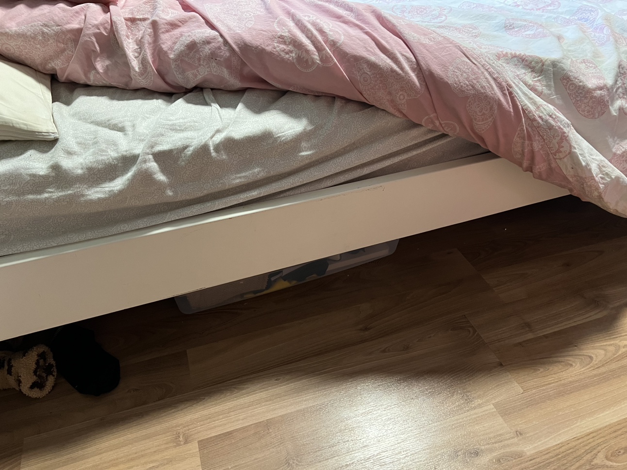 Twin Sealy Mattress & Ikea bedframe image indicator(6)