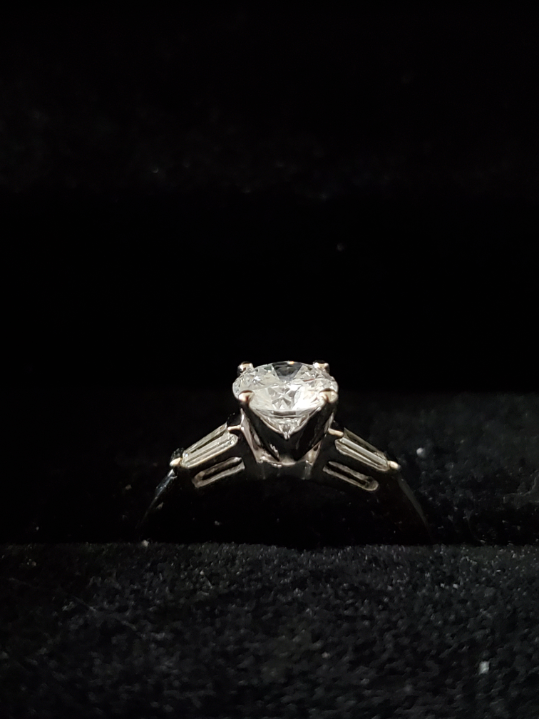 Diamond Engagement Ring image indicator(2)