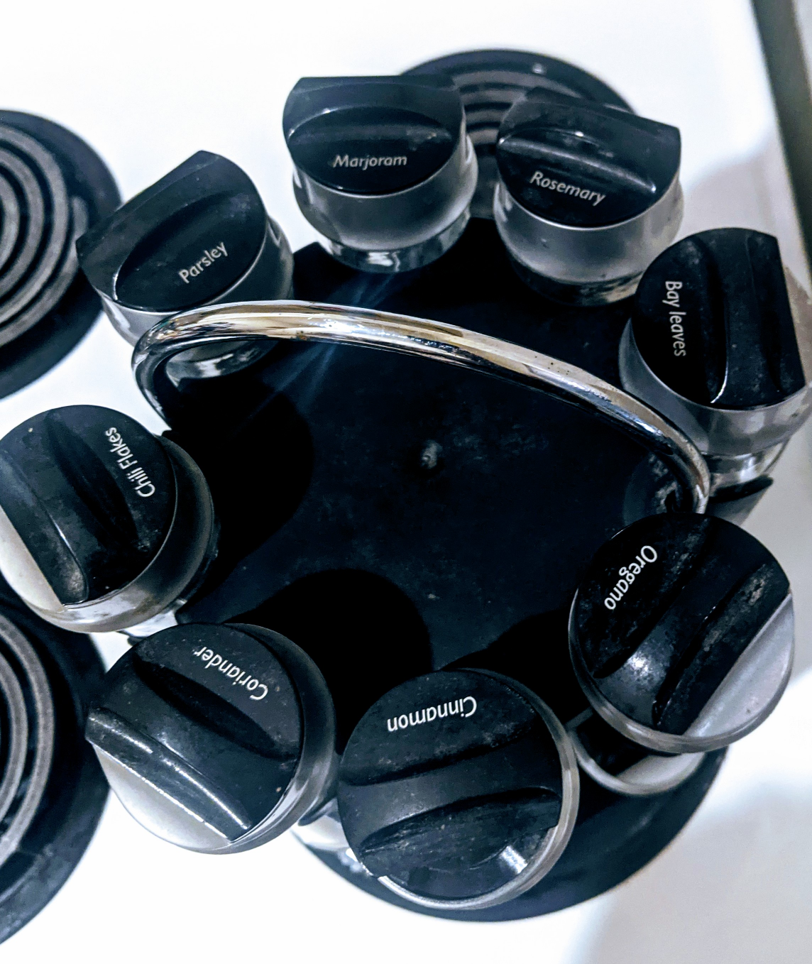 🥕 Trudeau Maison 16-bottle Spice Carousel Rack image indicator(3)