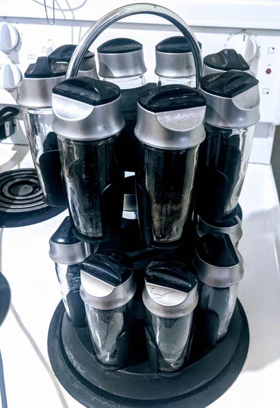 🥕 Trudeau Maison 16-bottle Spice Carousel Rack image indicator(2)