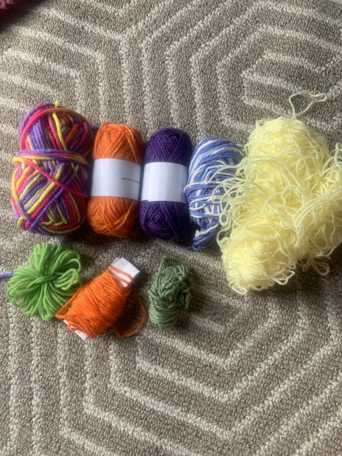 Yarn balls and scraps