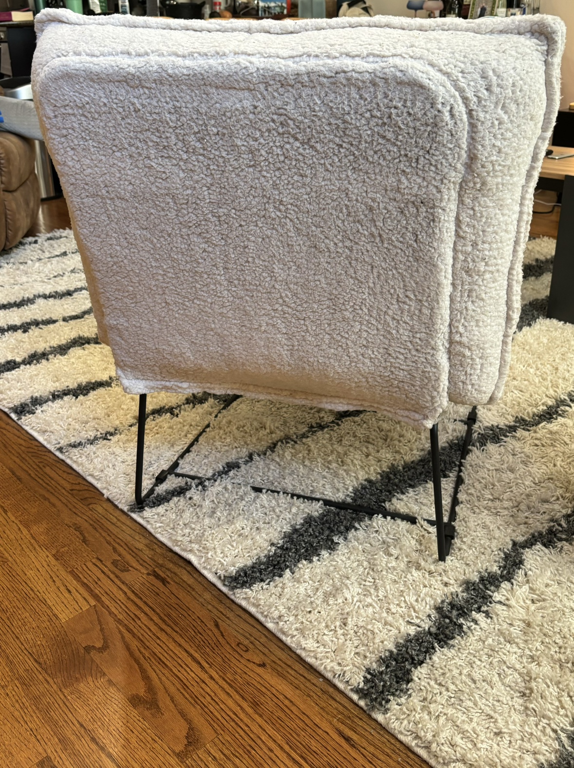 White Fluffy Chair - photo 4