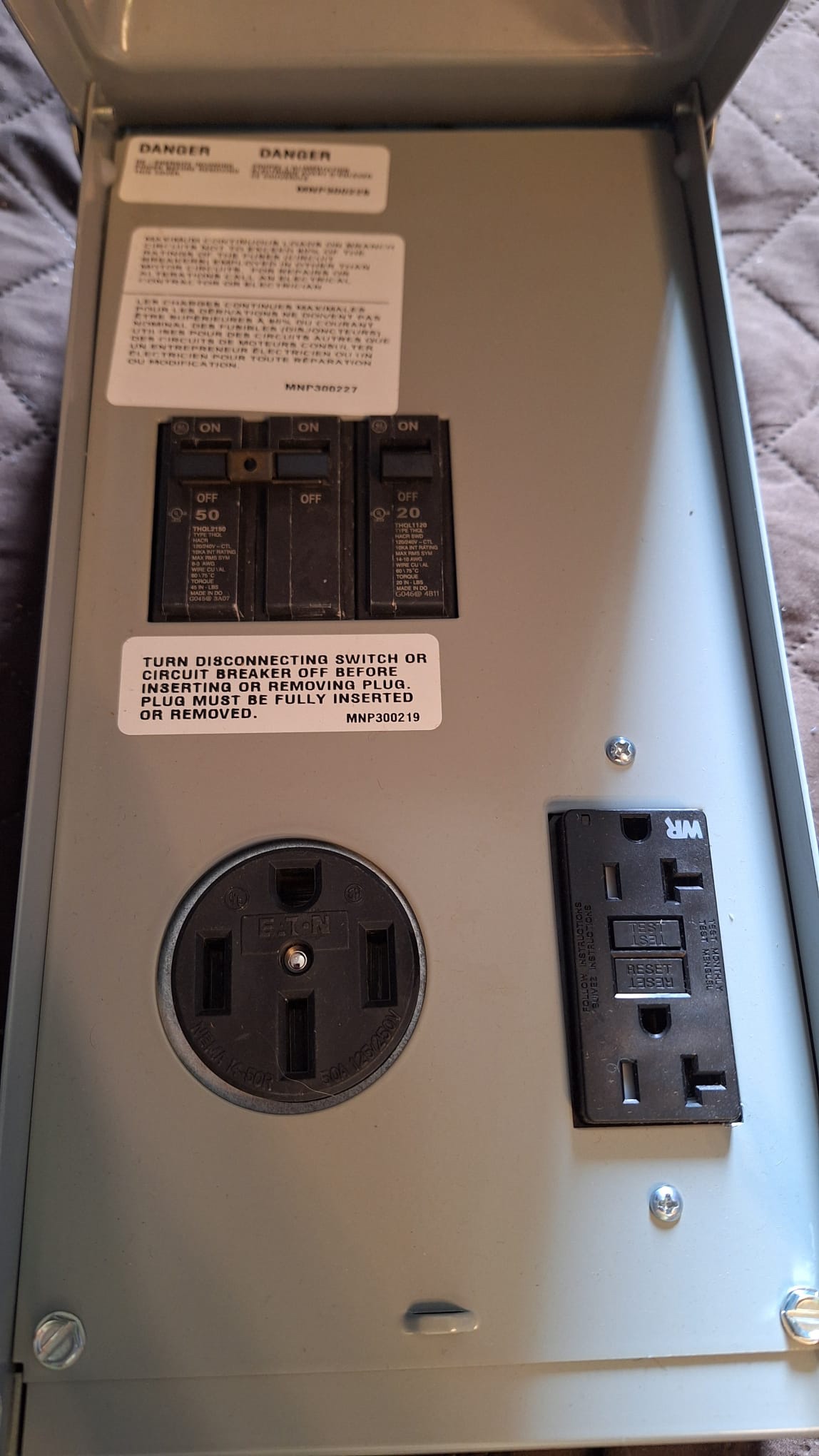 GE Recreational Vehicle RV 70 Amp 120/240V Power Outlet image indicator(7)