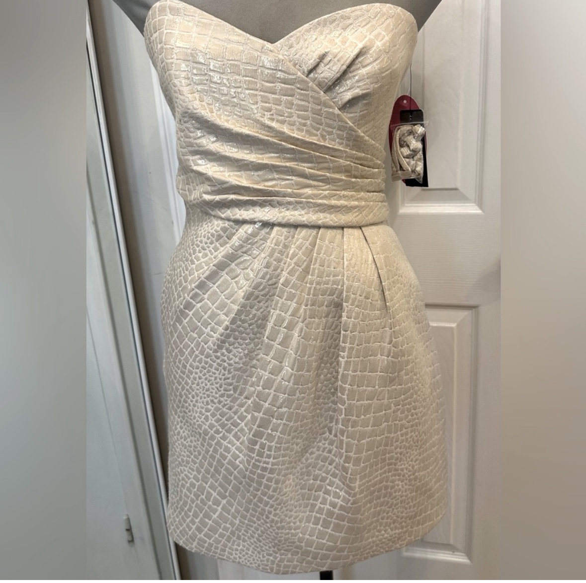 BNWT Laundry by Shelli Segal Strapless Dress